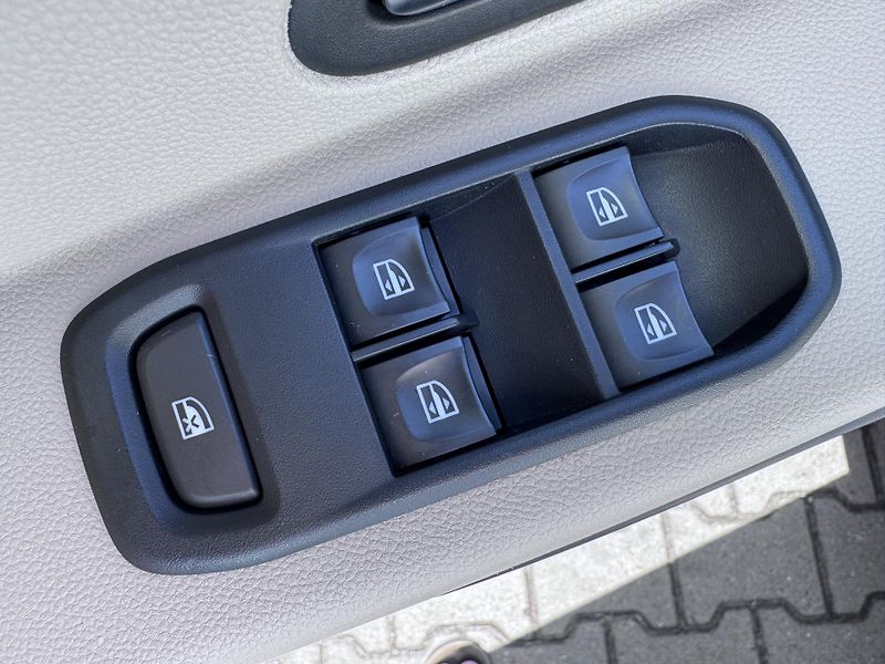 Dacia Duster 2,0 16V 4x4 - fotka 21 z 38