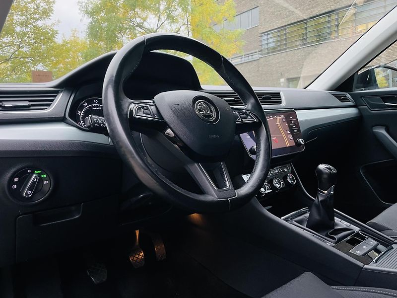 Škoda Superb 1.4TSI 1.MAJITEL KAMERA VÝHŘEV - fotka 27 z 48