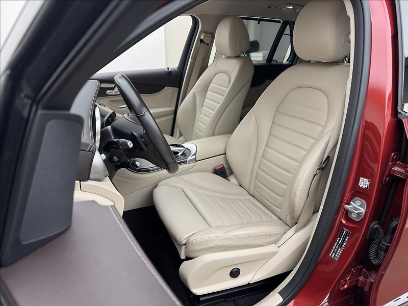 Mercedes-Benz GLC 2,0 DPH 4X4 LED KŮŽE 2XKOLA CZ - fotka 32 z 43