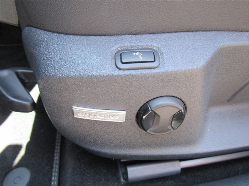 Volkswagen Golf 1,4 TSi 90kW Comfortline - fotka 25 z 34