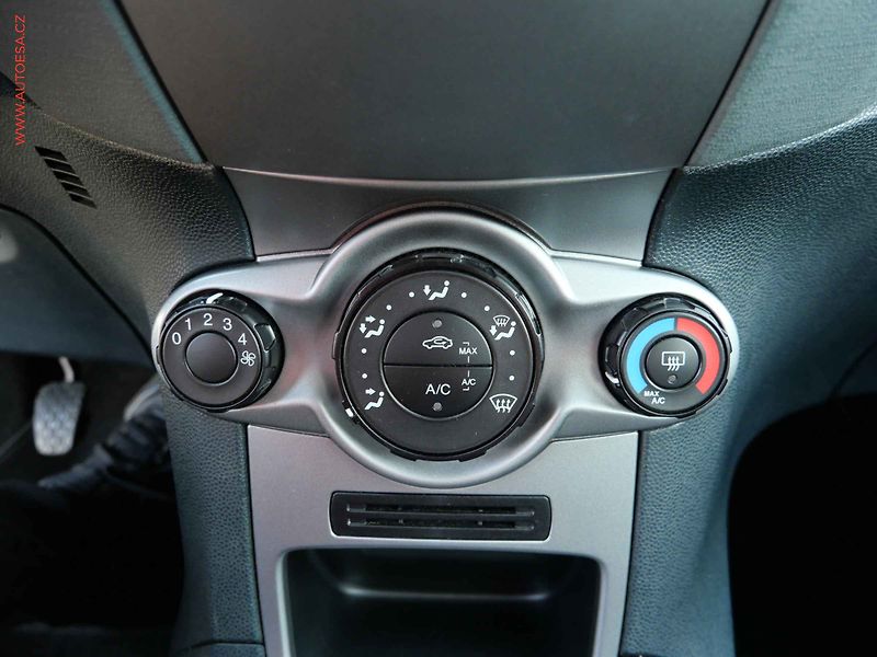 Ford Fiesta (2010) 1.25i, ČR, Trend, AC - fotka 12 z 15