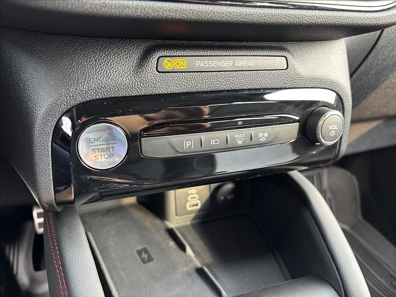 Ford Kuga 2,5 PHEV  ST-Line X  AUT DPH - fotka 30 z 46
