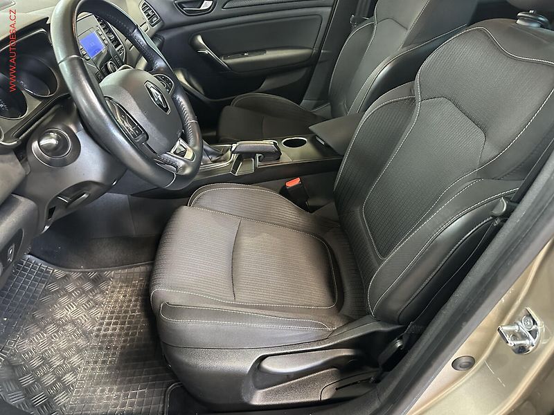 Renault Mégane (2018) 1.6 i, ČR, AC, tempo, park - fotka 9 z 22