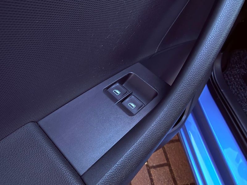 Škoda Rapid 1.2 TSi Ambition, Serviska - fotka 12 z 23