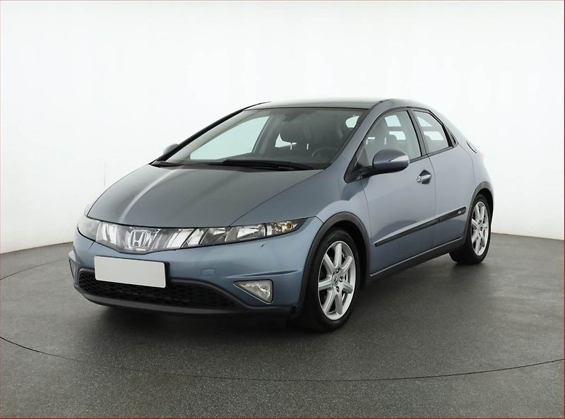 Honda Civic (2008) 1.8 i, po STK, jezdí výborně - fotka 2 z 18