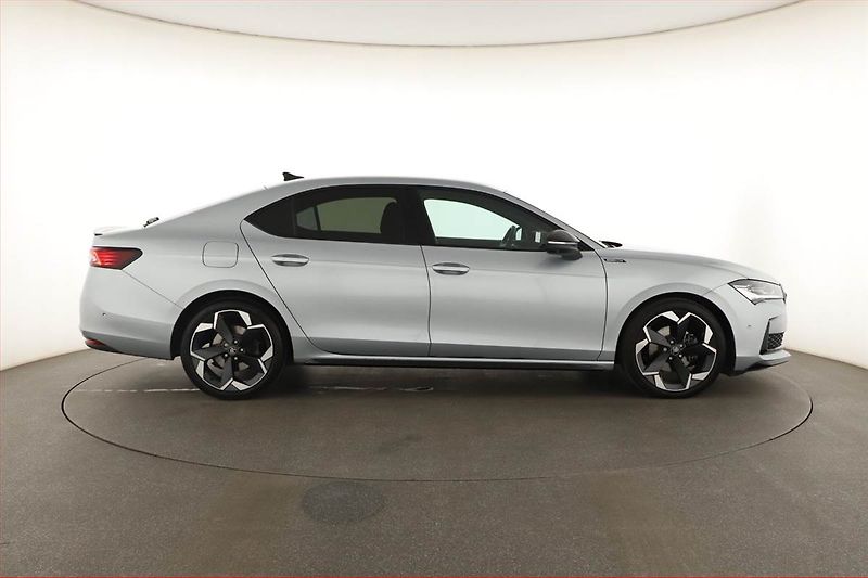 Škoda Superb (2025) 2.0 TDI, Sportline - fotka 6 z 21