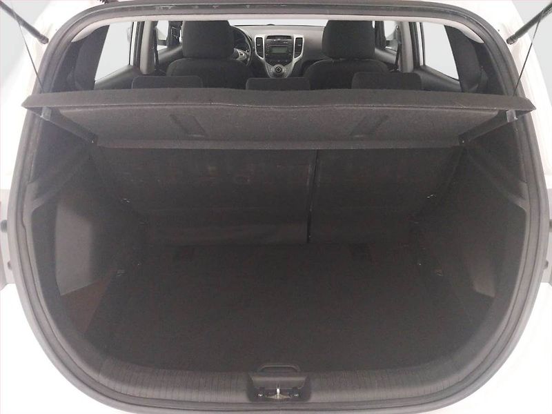 Hyundai ix20 (2013) 1.4 CRDi, nová STK - fotka 14 z 16