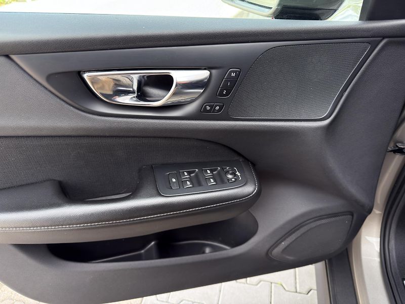 Volvo V60 CrossCountry D4 AWD // 4x4 - fotka 11 z 43