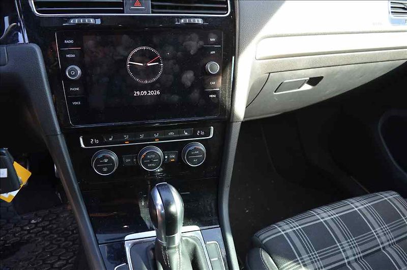 Volkswagen Golf (2018) KOMBI 2,0 TDI - fotka 10 z 17