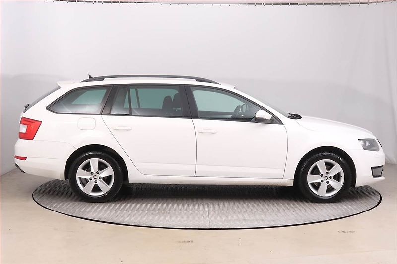 Škoda Octavia (2013) Elegance 2.0 TDI, Serv.kniha - fotka 6 z 16