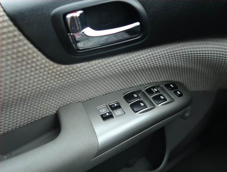Kia Carnival (2008) 2.9 CRDi, 7 míst, nová STK - fotka 15 z 17
