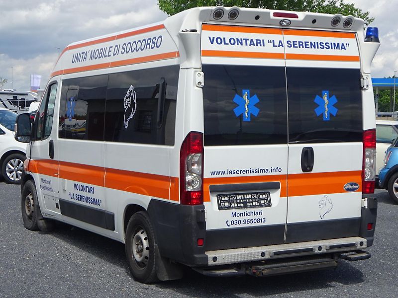Fiat Ducato 3.0JTD VYBAVENÝ SANITNÍ VŮZ - fotka 6 z 28