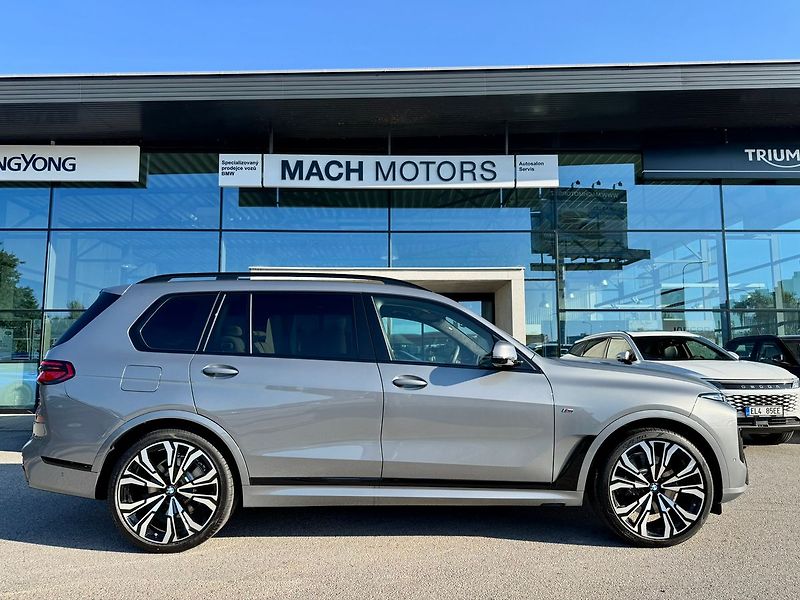 BMW X7 40xd Masáže N.náprava N.topení - fotka 13 z 28
