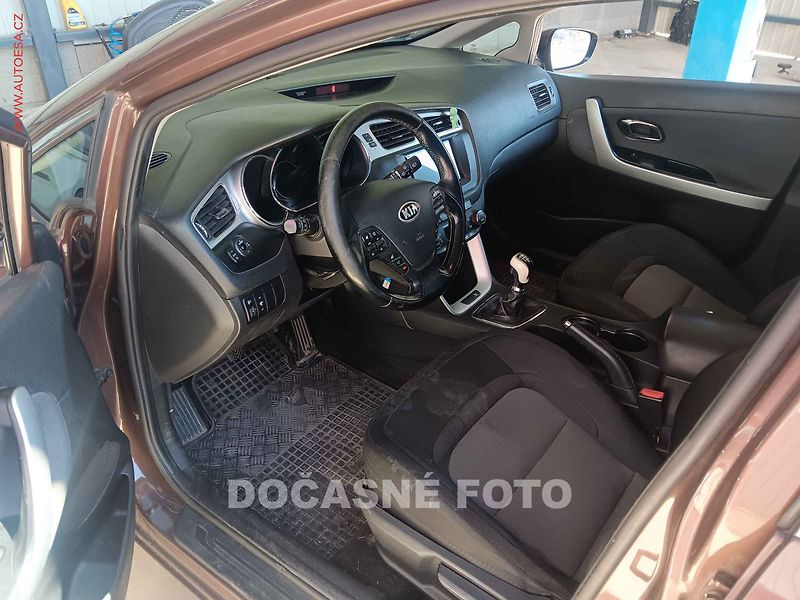Kia Ceed (2014) 1.6 GDi, ČR, autoAC, temp - fotka 3 z 3
