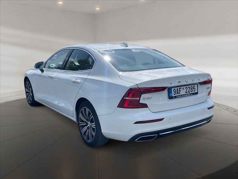 Volvo S60 2,0 B4 Inscription AT - fotka 4 z 11
