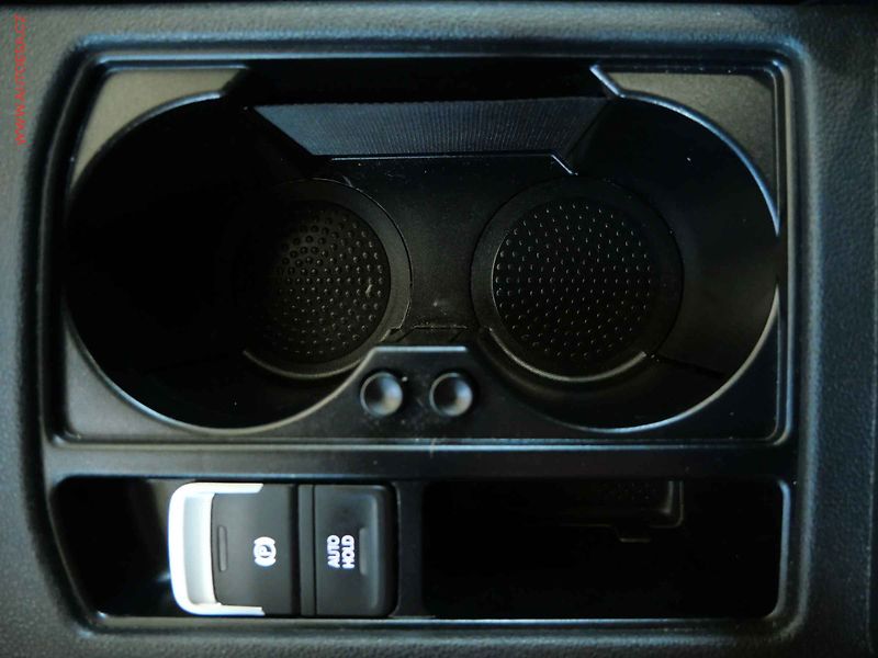 Volkswagen Touran (2022) 2.0TDi, LED, navi, kamera - fotka 21 z 22