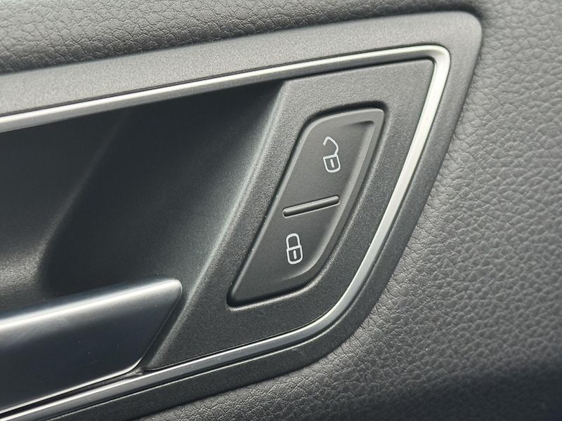 Volkswagen Touran (2017) 1.4TSi Highline 7míst RZV - fotka 26 z 48