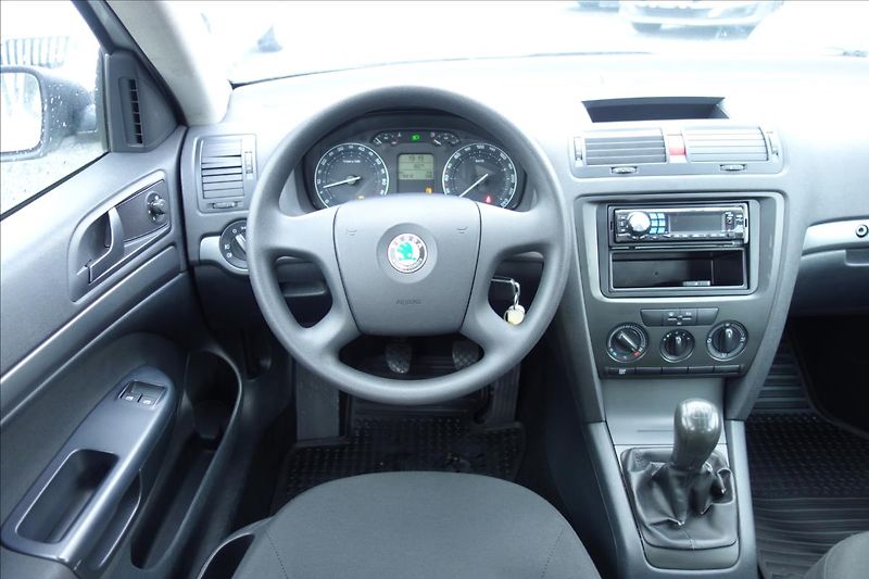 Škoda Octavia 1,6 i 75KW, ČR, KLIMATIZACE. - fotka 15 z 25