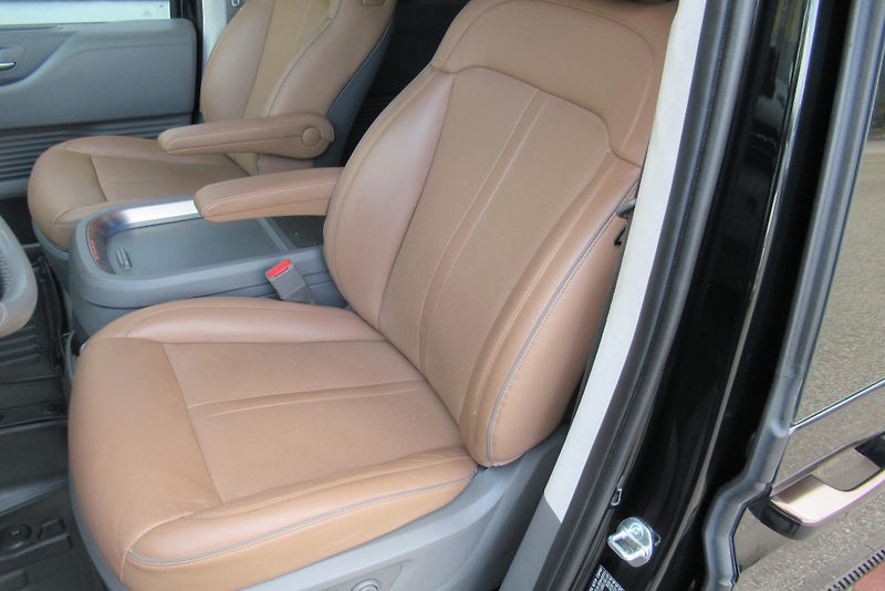 Hyundai Staria 2.2 CRDi 4x4 TAŽNÉ PANORAMA  - fotka 23 z 47