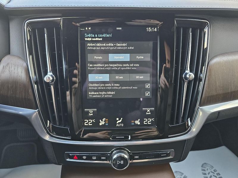Volvo V90 221kW B6 4x4 R-DESIGN -DPH - fotka 26 z 45