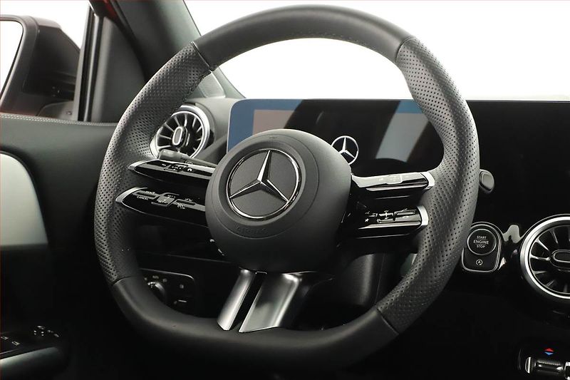 Mercedes-Benz GLA (2025) 180, AMG LINE, KEYLESS - fotka 8 z 20