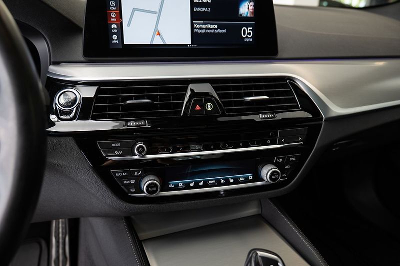 BMW M5 d xDrive/HarmanKardon/Ventilov - fotka 11 z 24