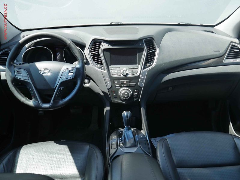 Hyundai Santa Fe (2013) 2.2 CRDi 4x4, ČR, AT, navi - fotka 8 z 15