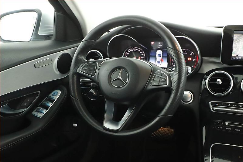Mercedes-Benz Třídy C (2019) C 220 d 4MATIC - fotka 8 z 19