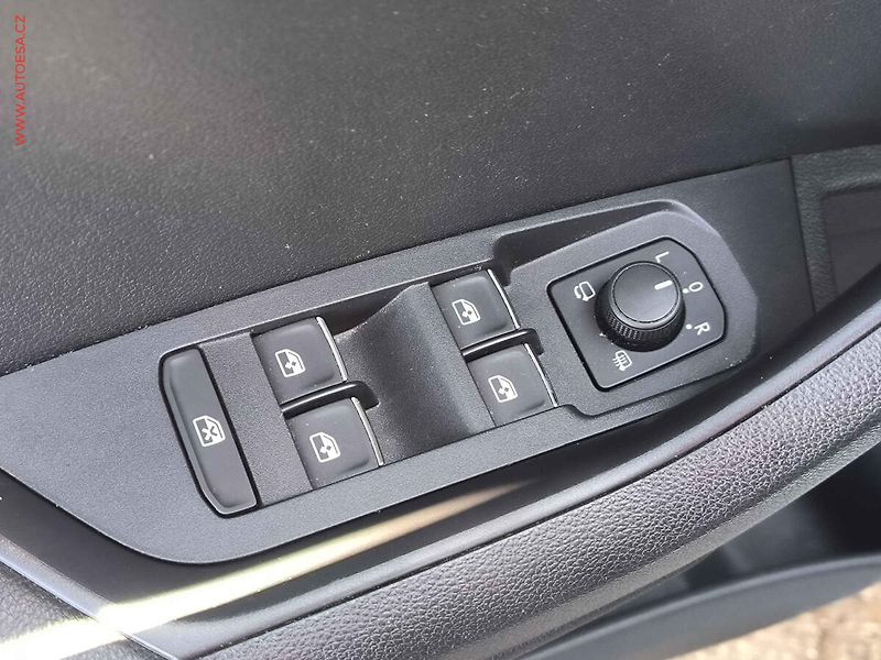 Škoda Karoq (2018) 2.0TDi 4x4, Style, DSG, kůže - fotka 26 z 31