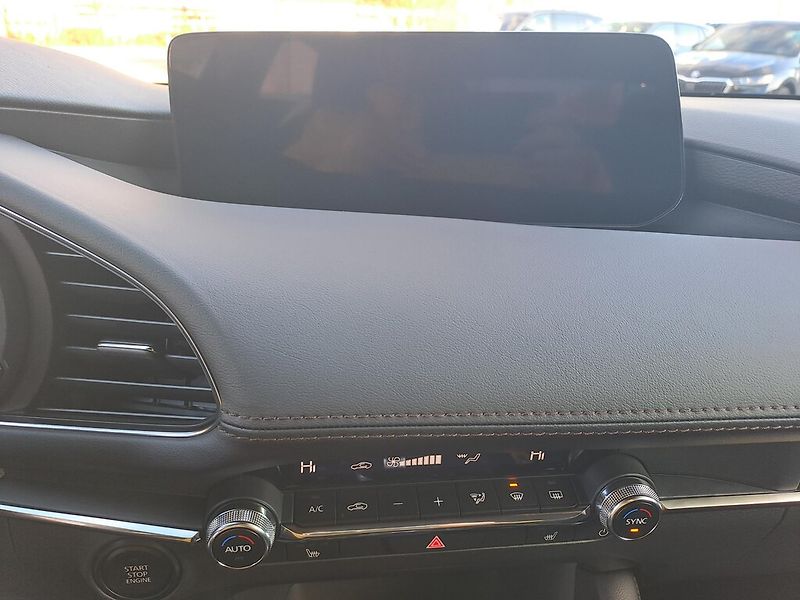 Mazda 3 2.5L e-SKYACTIV G 103 kW - fotka 13 z 20