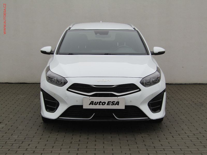 Kia Ceed (2022) 1.5 T-GDi, ČR, GT Line, AT - fotka 2 z 22