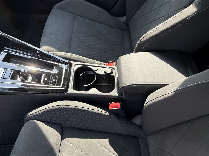 Volkswagen Golf 2,0 TDI 110 KW AUTOMAT STYLE - fotka 21 z 35