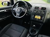 Volkswagen Touran 2.0TD MANUÁL 7MÍST SERVISKA - náhled 24