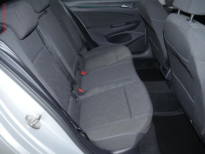 Volkswagen Golf (2021) 1.5 TSi, 2.maj,ČR, LED, park - fotka 11 z 20