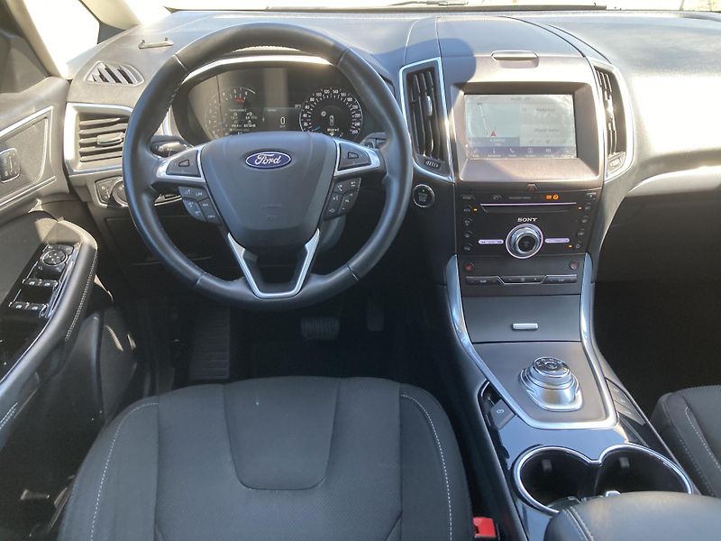 Ford S-MAX (2018) 2.0 TDCi Titanium, 7míst - fotka 14 z 42