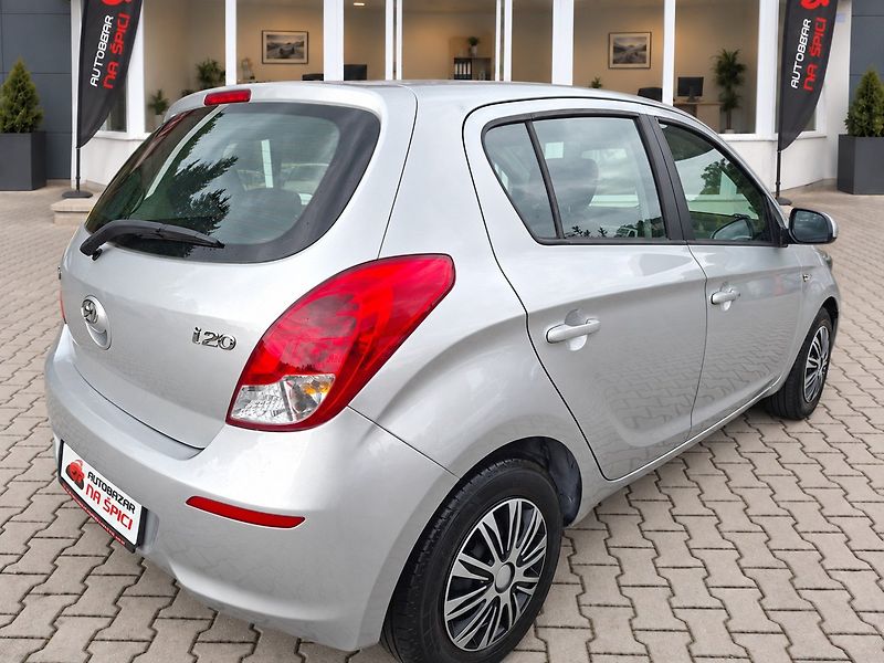Hyundai i20 (2012) 1.2i 63kW -KLIMATIZACE-S.KNIHA - fotka 8 z 29