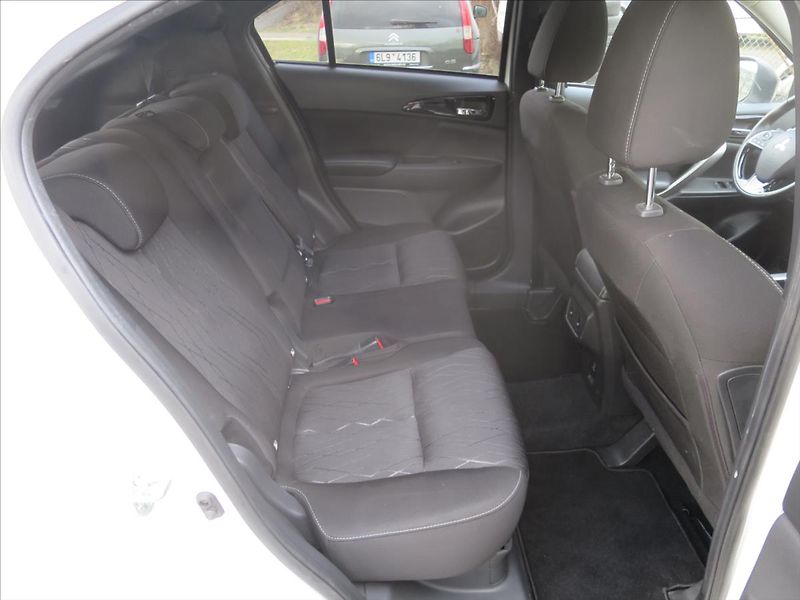 Mitsubishi Eclipse Cross 2,2  DI-D Activa+ 4x4 - fotka 16 z 27