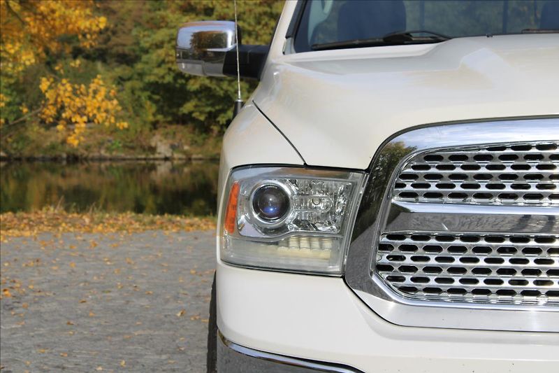 Dodge RAM 3.0L V6 EcoDIESEL / LARAMIE - fotka 35 z 43