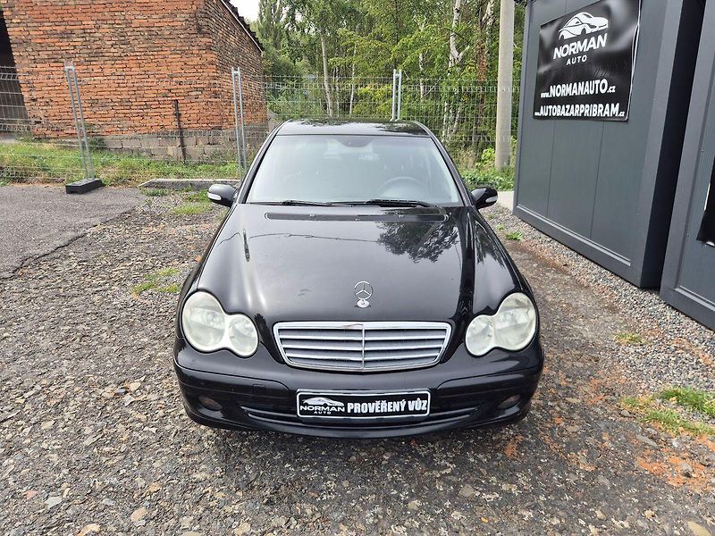 Mercedes-Benz Třídy C (2006) C220 CDi 110Kw sedan, Klima - fotka 2 z 21
