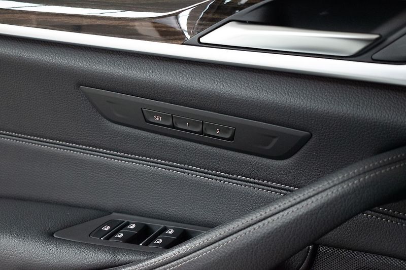 BMW Řada 5 530d xD TAŽNÉ*N.TOPENÍ*ČR 1.M* - fotka 16 z 51