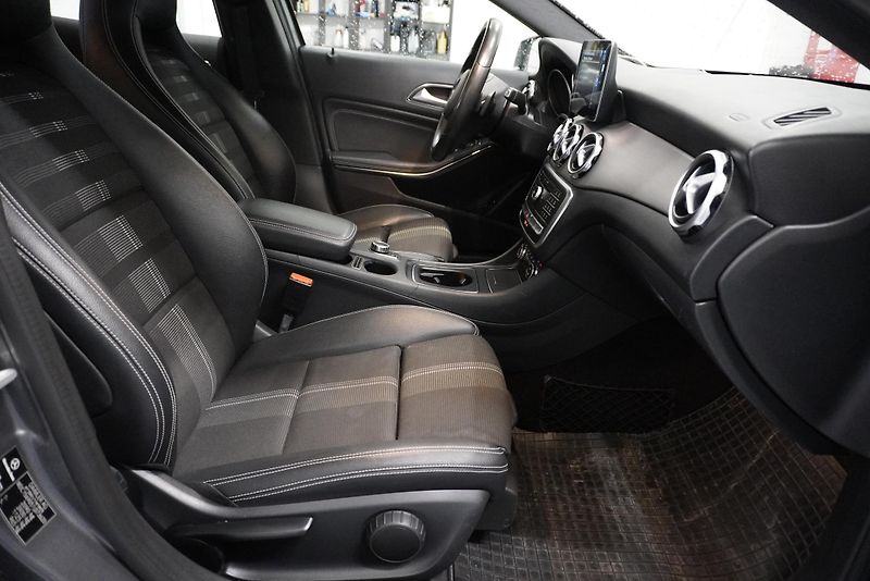 Mercedes-Benz GLA GLA220D 4MATIC AMG-LINE AUT. - fotka 25 z 28