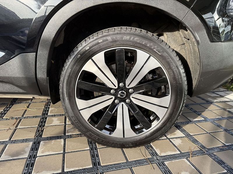 Volvo XC40 Recharge Single Motor 69kWh - fotka 6 z 36