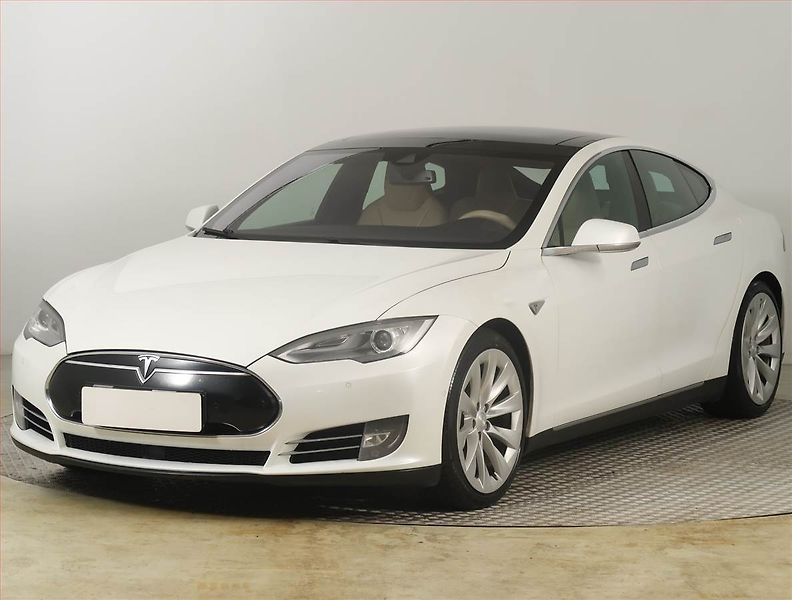 Tesla Model S (2015) 85D, SoH 84% - fotka 2 z 23