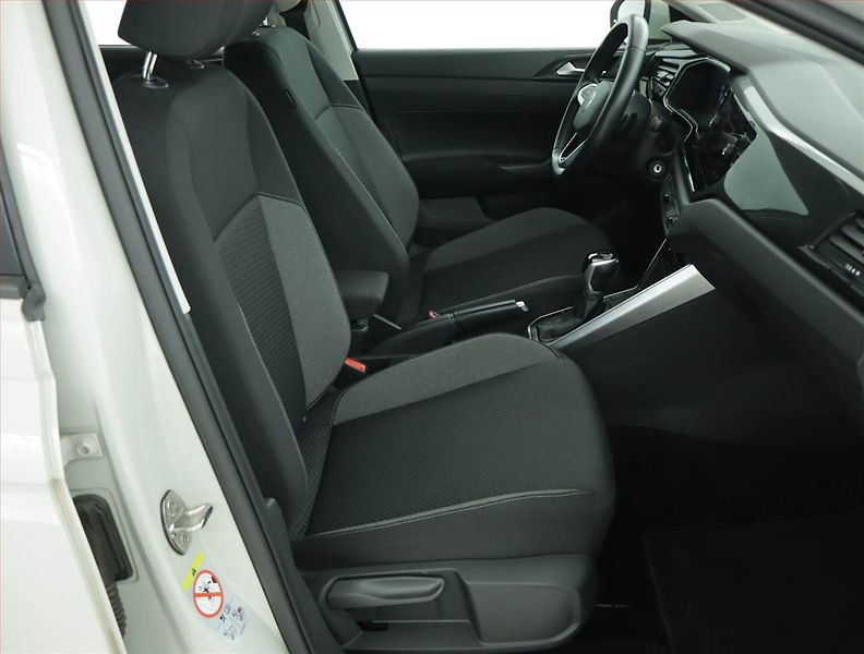 Volkswagen Taigo (2022) Life 1.0 TSI, Automat - fotka 9 z 17