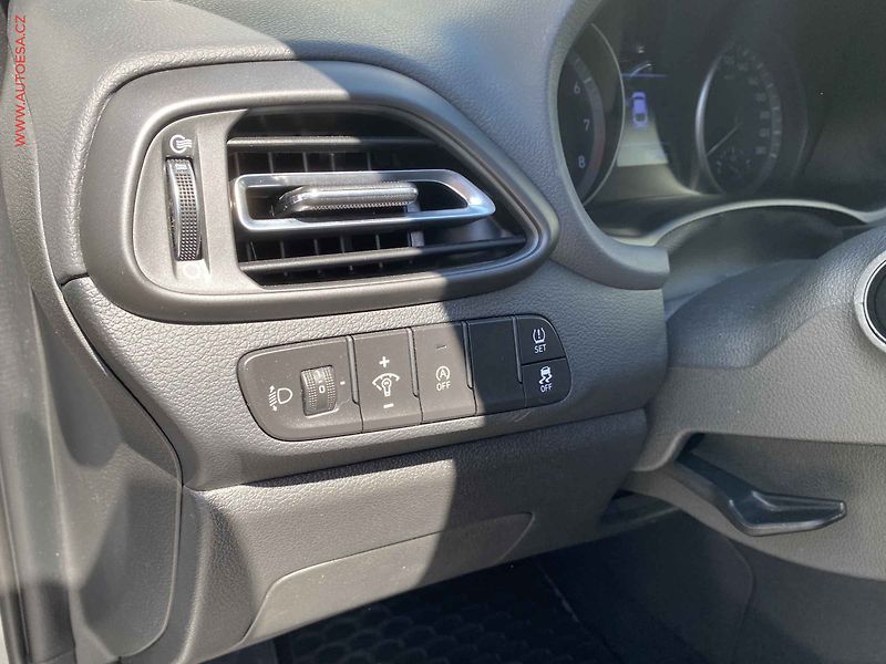Hyundai i30 (2023) 1.0 T-GDi, ČR, Smart, AT - fotka 15 z 19