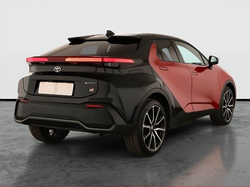 Toyota C-HR (2024) 2.0 Plug-in - fotka 5 z 21