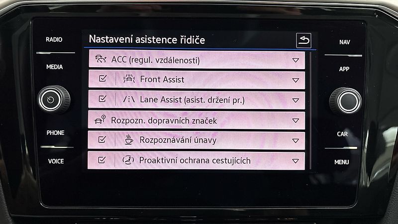 Volkswagen Passat 2.0 TDI DSG Elegance Variant - fotka 24 z 26