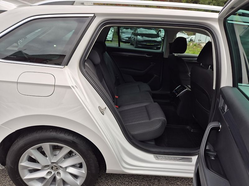 Škoda Superb Combi 2,0TDi 110kw DSG 17ALU - fotka 15 z 53