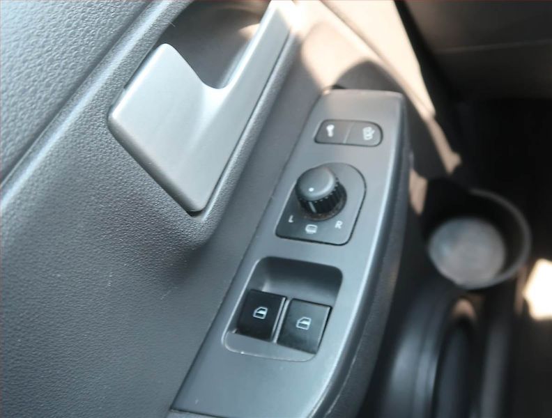 Volkswagen Fox (2007) 1.2, nová STK, dobrý stav - fotka 15 z 15