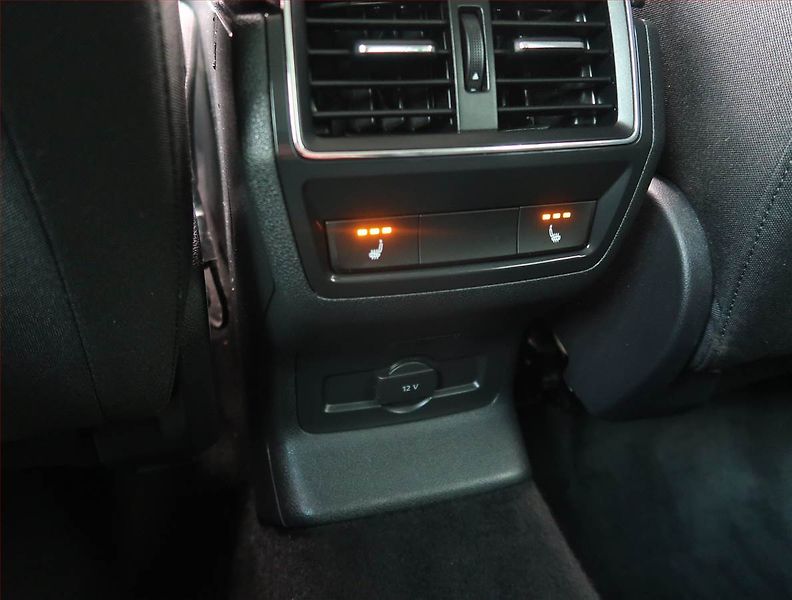 Škoda Karoq (2021) Style 1.5 TSI - fotka 28 z 29